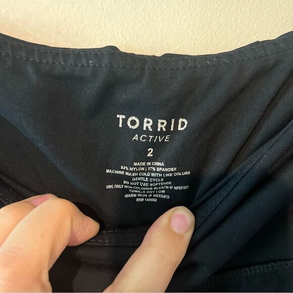 Torrid Active Black Capri side pocket Leggings Size 2 2X Plus size - Picture 8 of 14